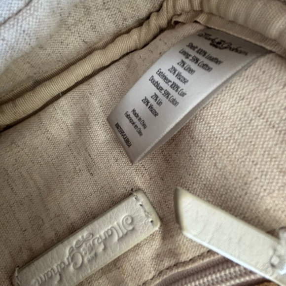 Mark and Graham Essential Camera Zip Crossbody Bag DITSY FLORAL FLOWER M… - Picture 9 of 10